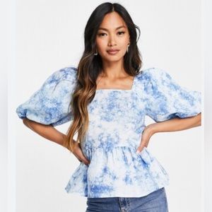 Y.A.S. organic cotton puff sleeve smock top in blue cloud print